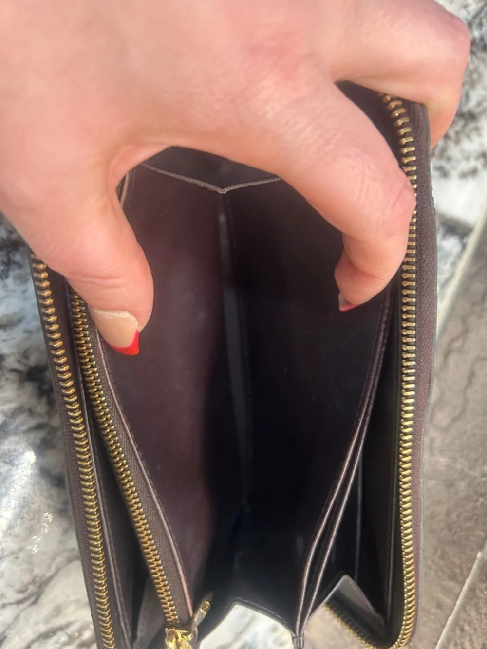 Louis Vuitton Vernis Zip Wallet in Dark Burgundy EUC with dust bag and COA - Picture 13 of 16